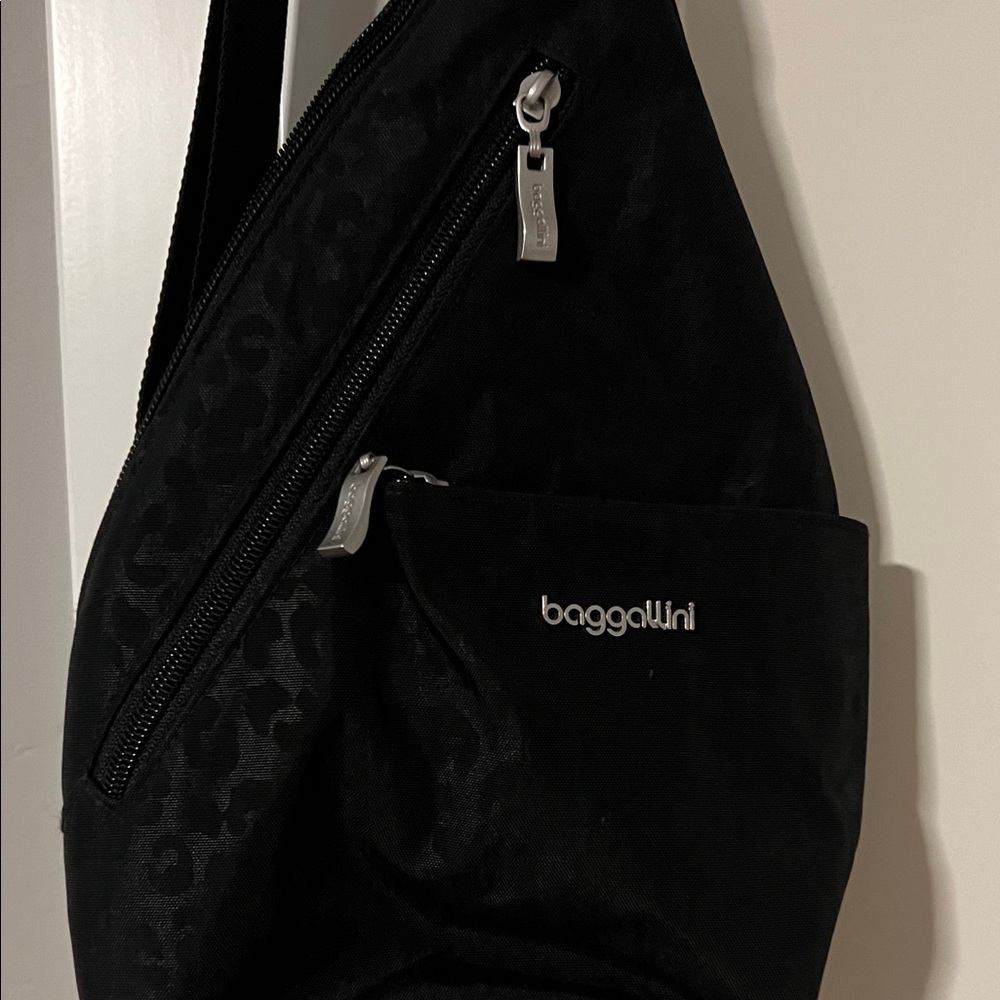 Baggallini Black Crossbody Bag - Picture 2 of 5